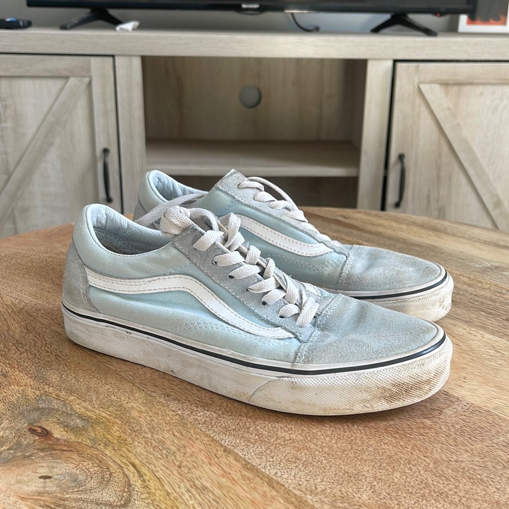 Womens Vans size 7 1/2. A pretty light blue. They are not in bad condition.